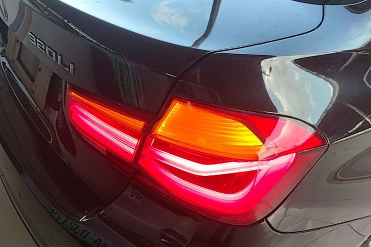 BMW 3 Series 2018 car image #8