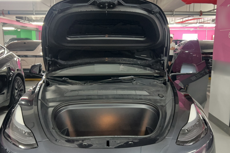 Tesla Model Y 2025 #29 Tesla Model Y 2025 car image #29