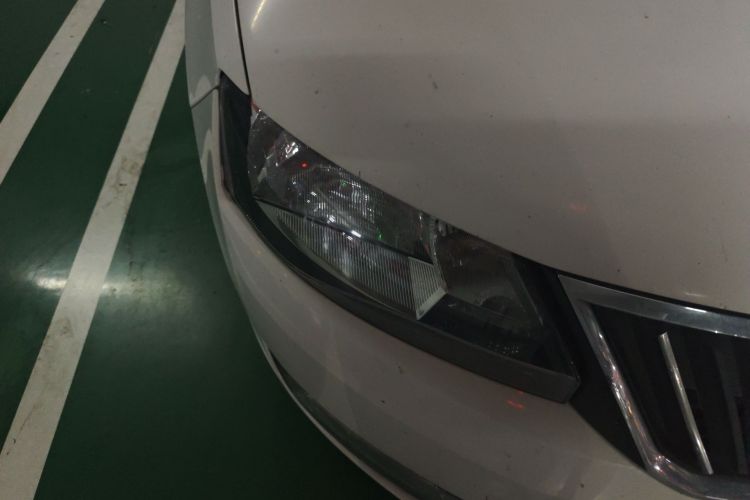 Skoda Rapid 2017 image de voiture #8