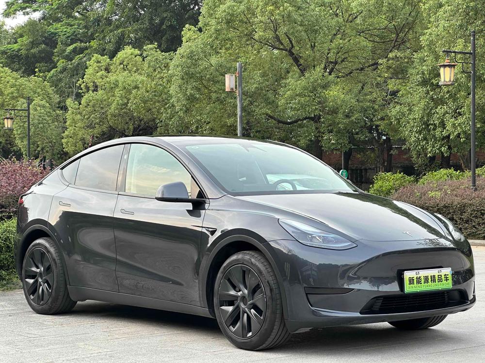 Tesla Model Y 2024 #3 Tesla Model Y 2024 car image #3