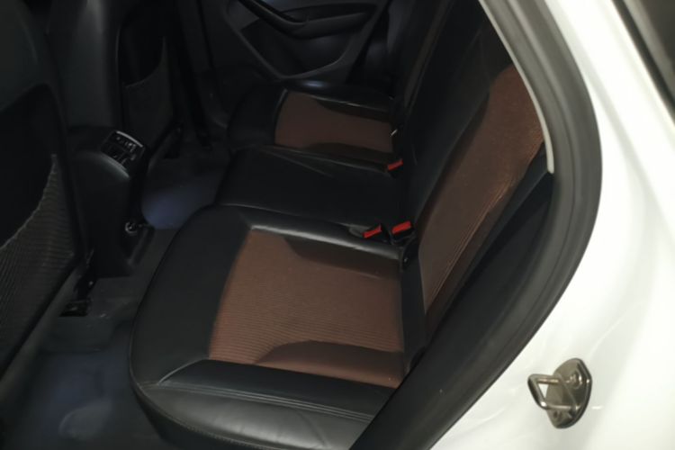Audi Q3 2018 immagine di auto #17