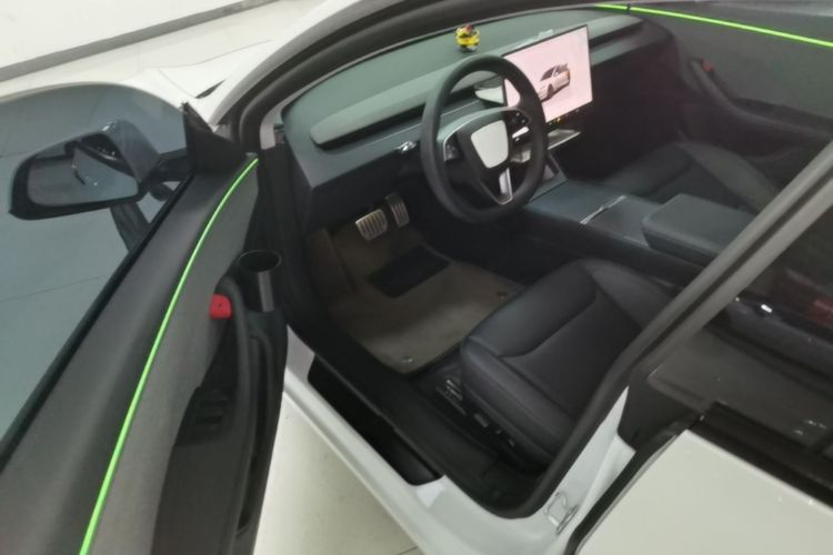 Tesla Model 3 2026 car image #12