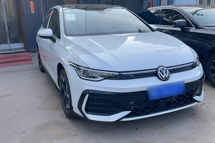 Volkswagen Golf 2026 car image #4