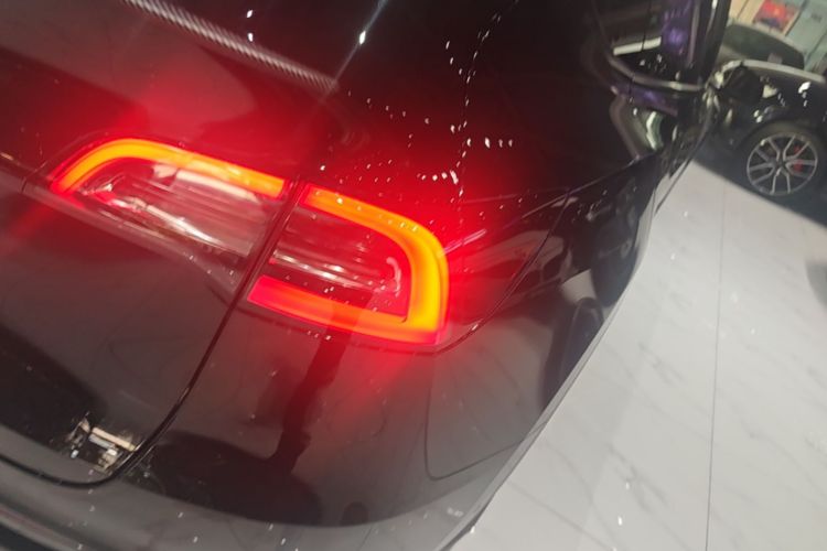 Tesla Model Y 2022 #8 Tesla Model Y 2022 car image #8