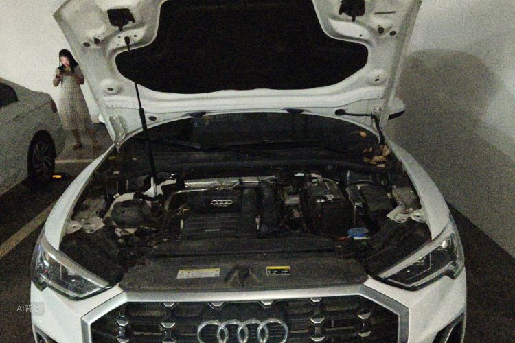Audi Q3 2020 car image #22