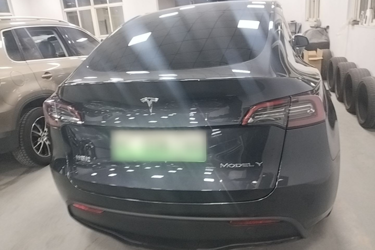 Tesla Model Y 2024 immagine di auto #6