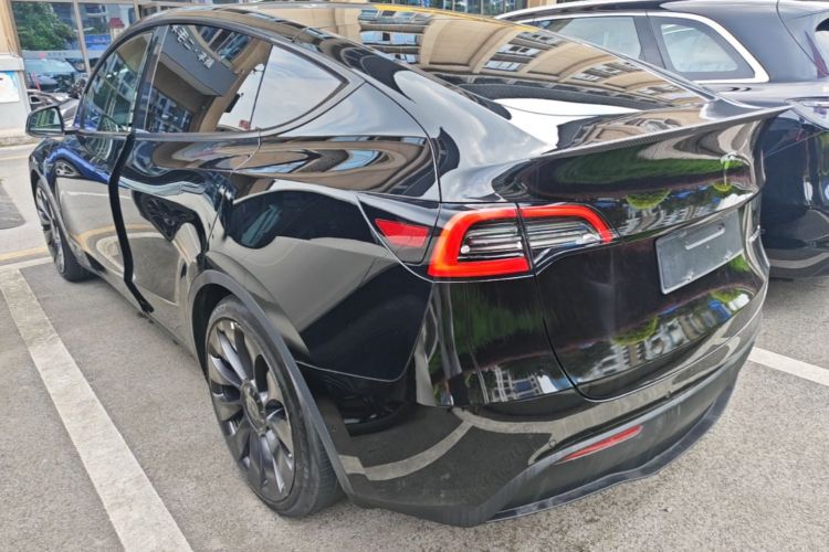 Tesla Model Y 2022 car image #5