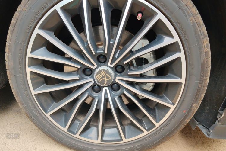 BYD Han 2023 car image #9