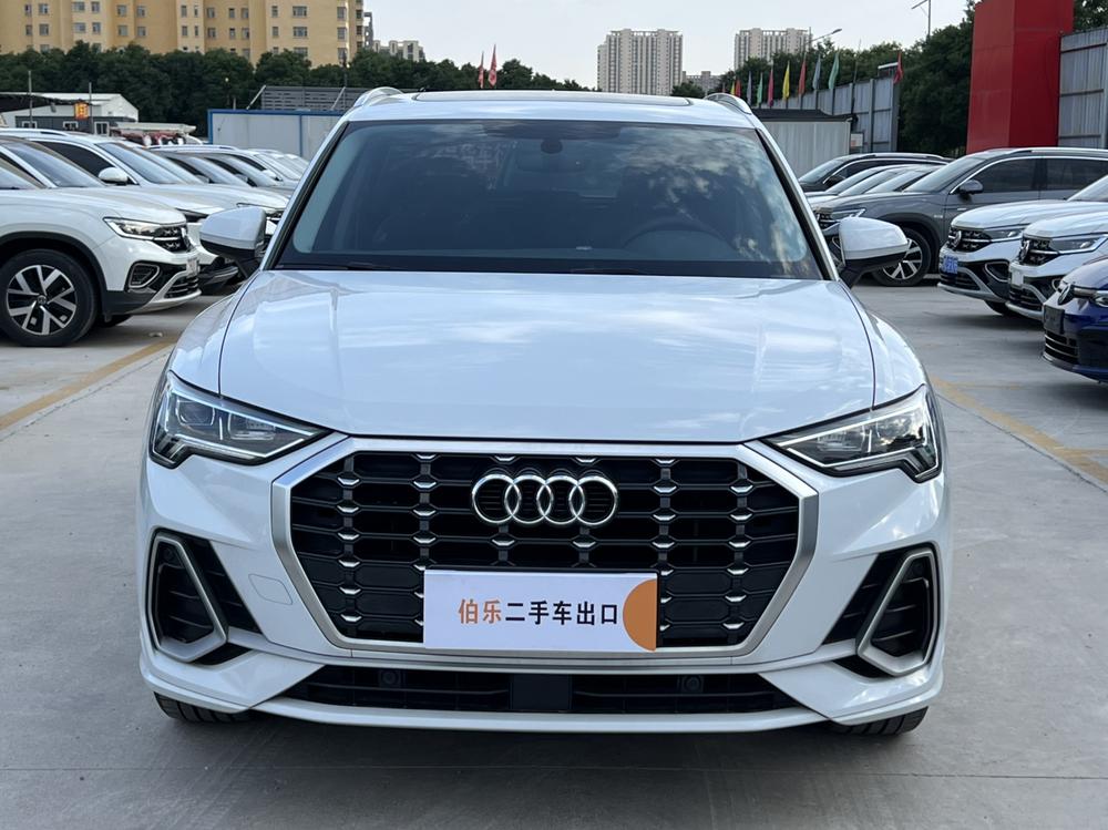 Audi Q3 2022 car image #2