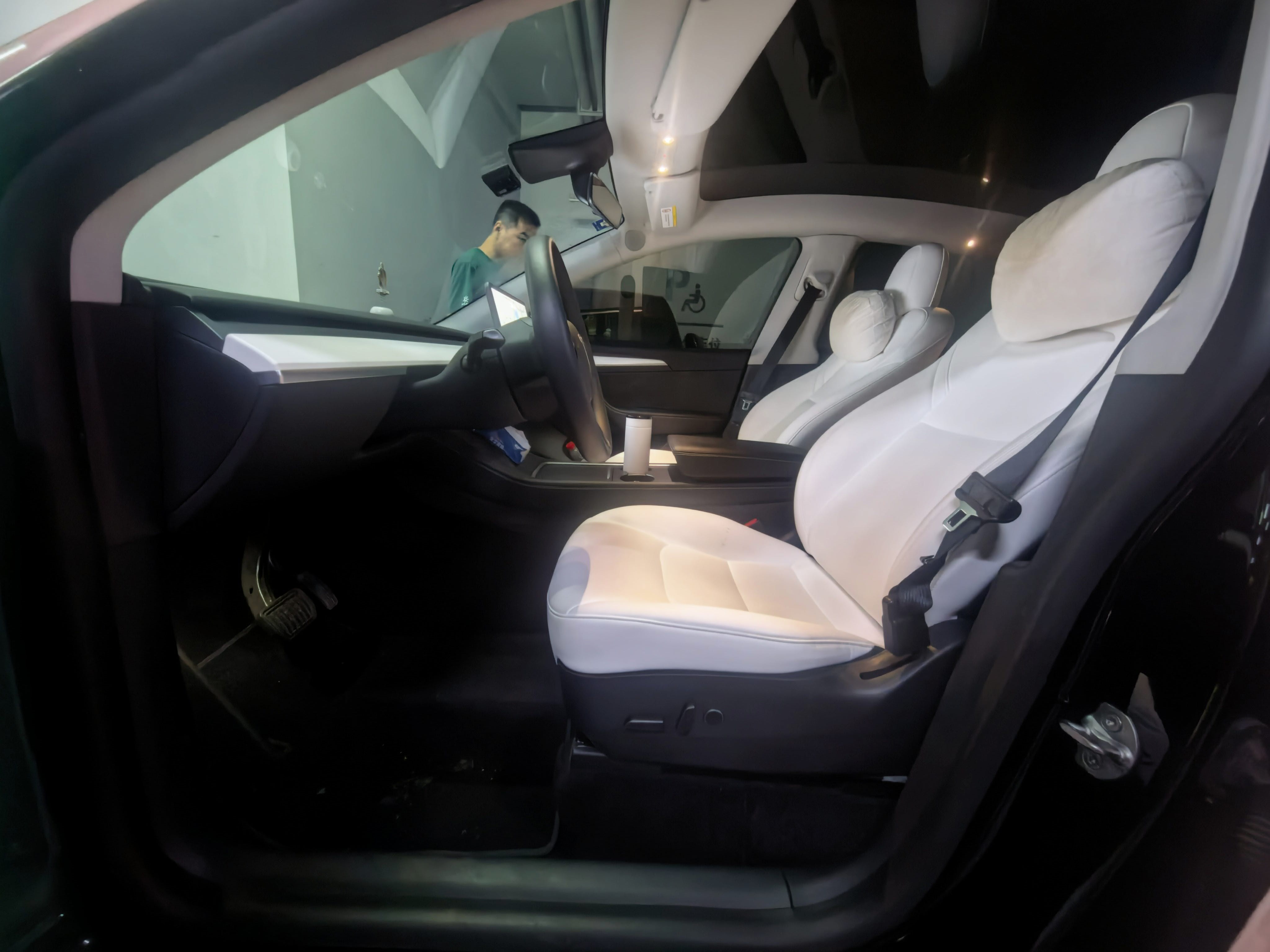 Tesla Model Y 2021 #4 Tesla Model Y 2021 car image #4
