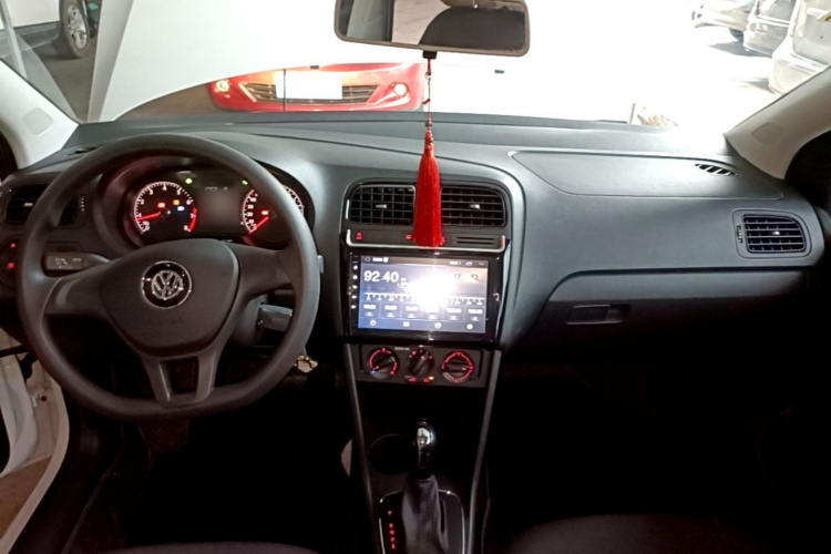 Volkswagen Polo 2018 car image #10