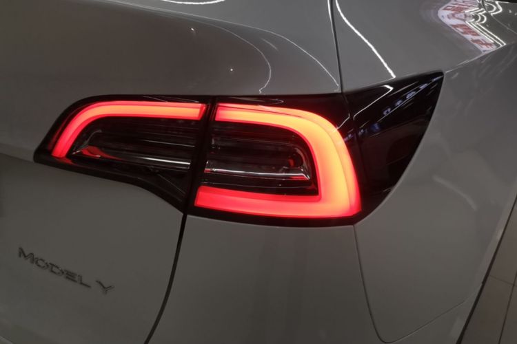 Tesla Model Y 2023 #8 Tesla Model Y 2023 car image #8