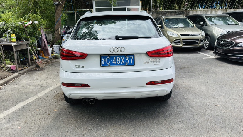 Audi Q3 2015 car image #8