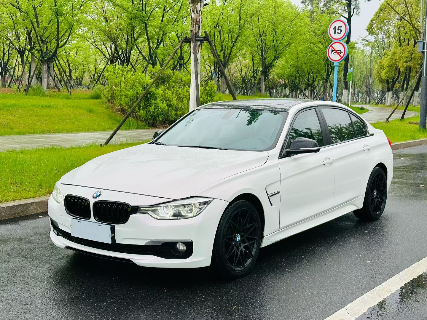 BMW 3 Series 2018 汽车图片 