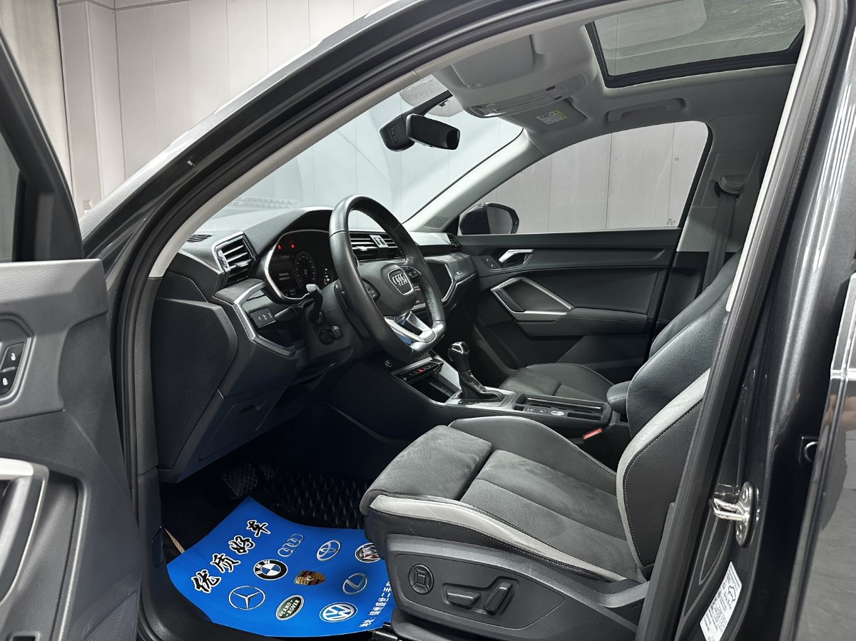 Audi Q3 2023 car image #4