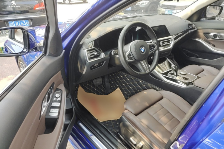 BMW 3 Series 2020 car image #16