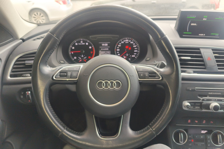 Audi Q3 2017 car image #11
