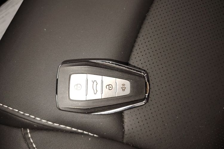 GEELY Emgrand 2020 car image #9