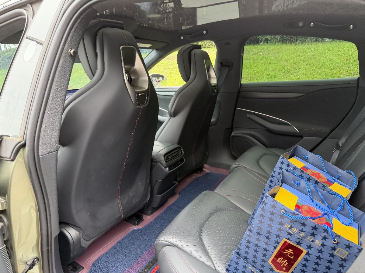 MI SU7 2025 immagine di auto #6