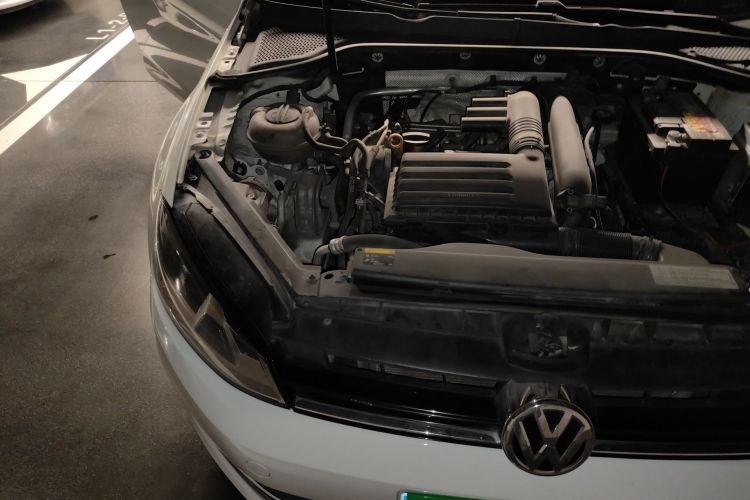 Volkswagen Golf 2014 car image #28