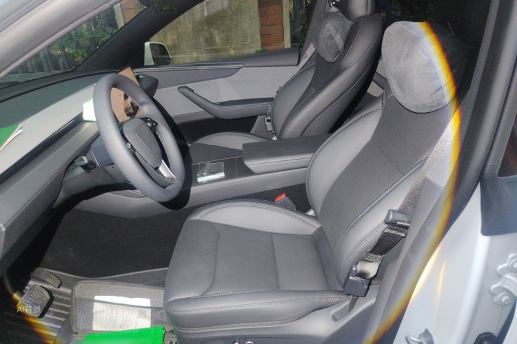 Tesla Model Y 2026 #17 Tesla Model Y 2026 car image #17