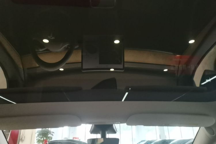 Tesla Model Y 2021 car image #18