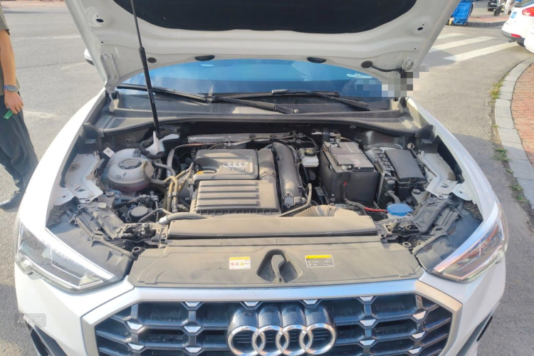 Audi Q3 2023 car image #22