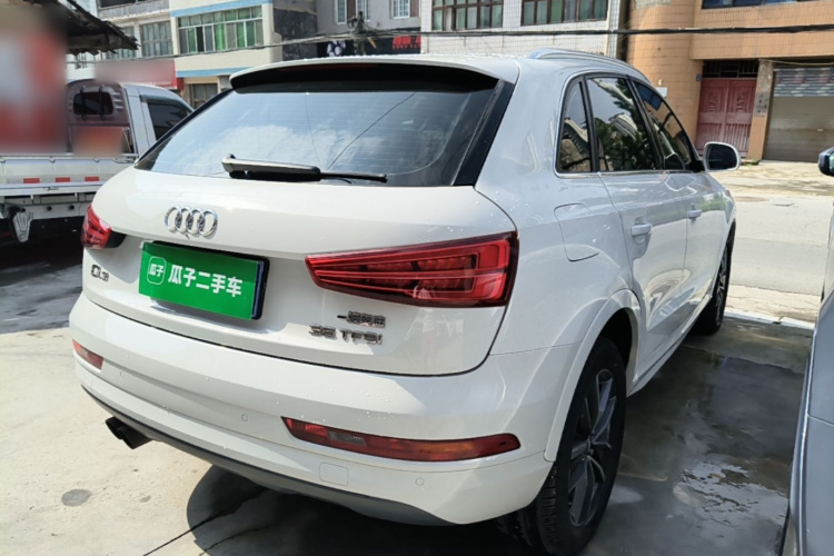 Audi Q3 2018 car image #7