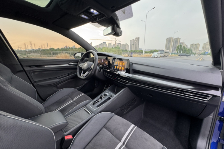 Volkswagen Golf 2021 car image #20