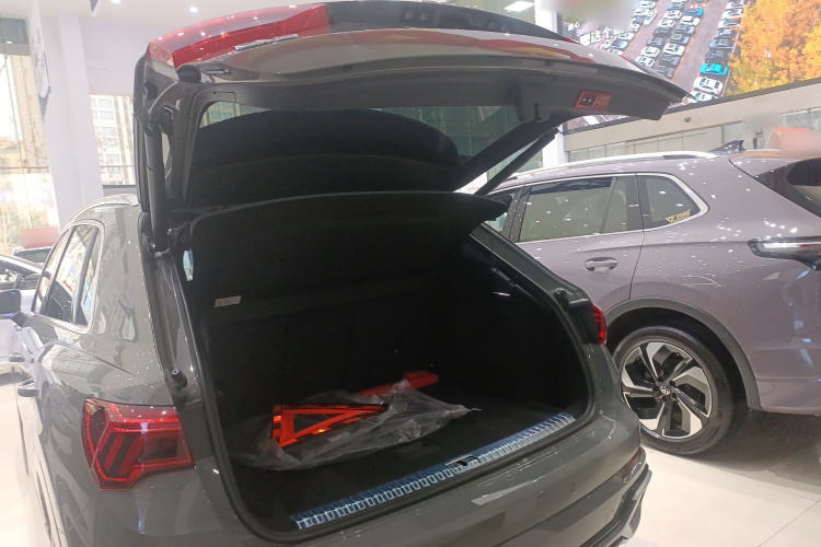 Audi Q3 2024 immagine di auto #21