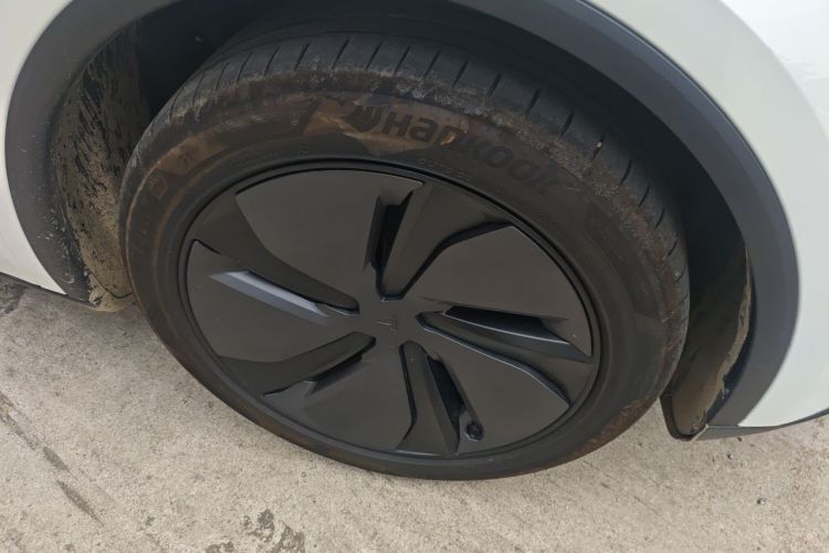 Tesla Model Y 2026 #9 Tesla Model Y 2026 car image #9