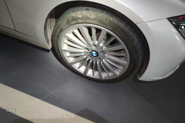 BMW 3 Series 2018 car image #9