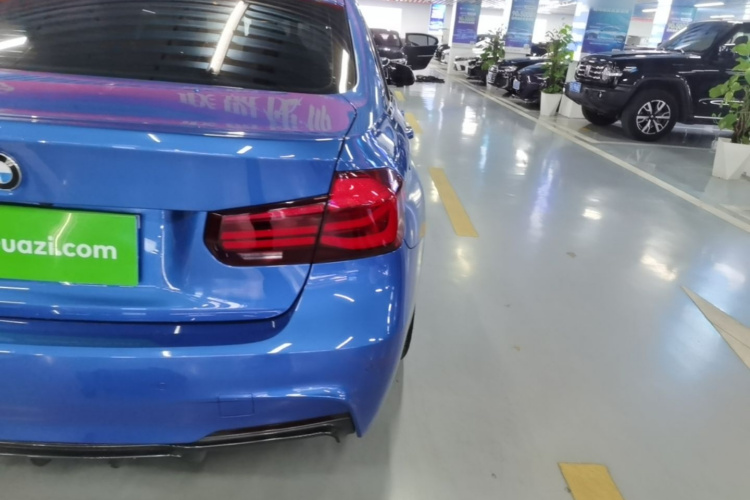 BMW 3 Series 2019 car image #8