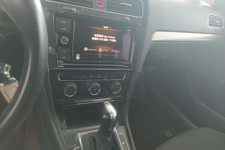 Volkswagen Golf 2019 car image #13