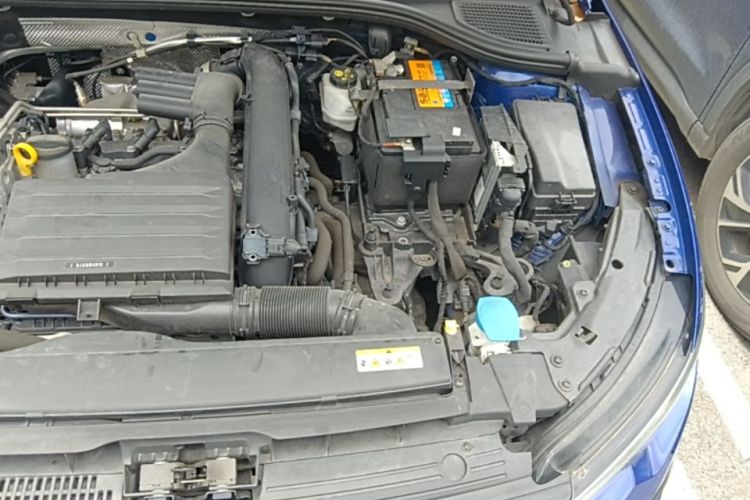 Volkswagen Golf 2021 car image #24