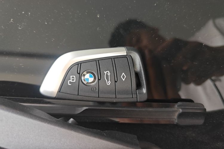 BMW 3 Series 2025 #9 BMW 3 Series 2025 car image #9