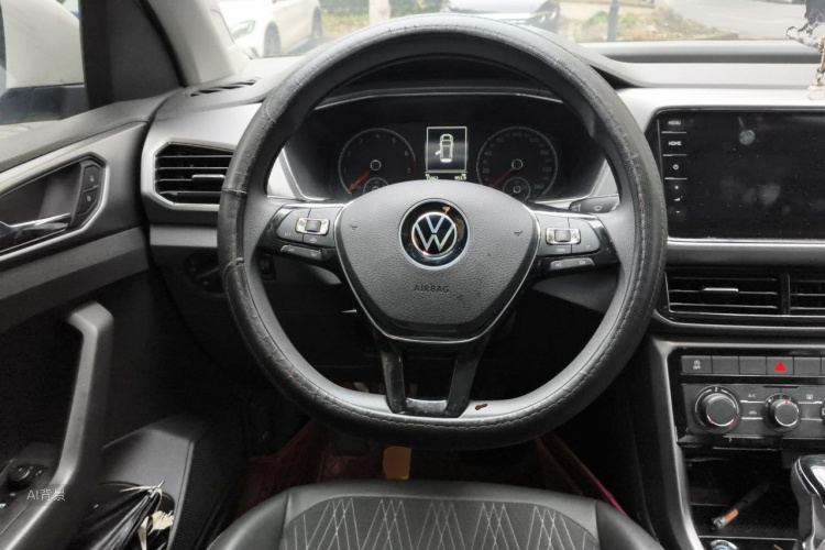 Volkswagen T-Cross 2021 car image #12