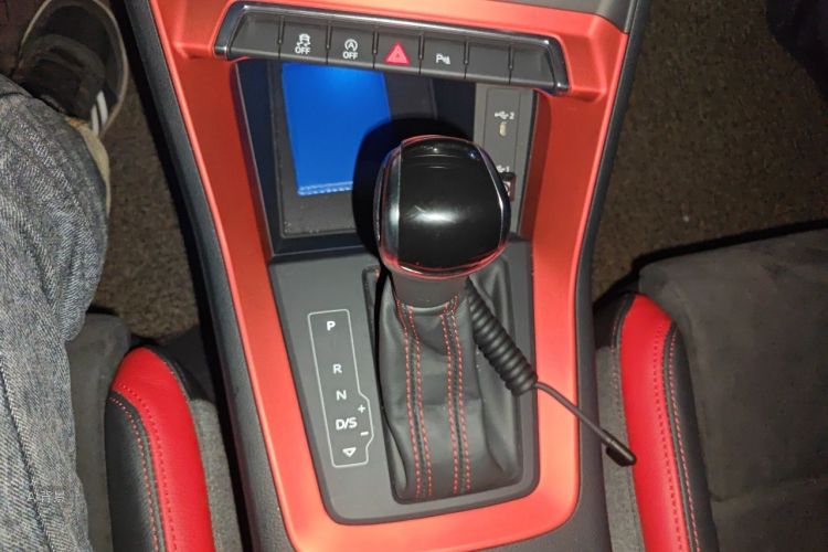 Audi Q3 2020 car image #16