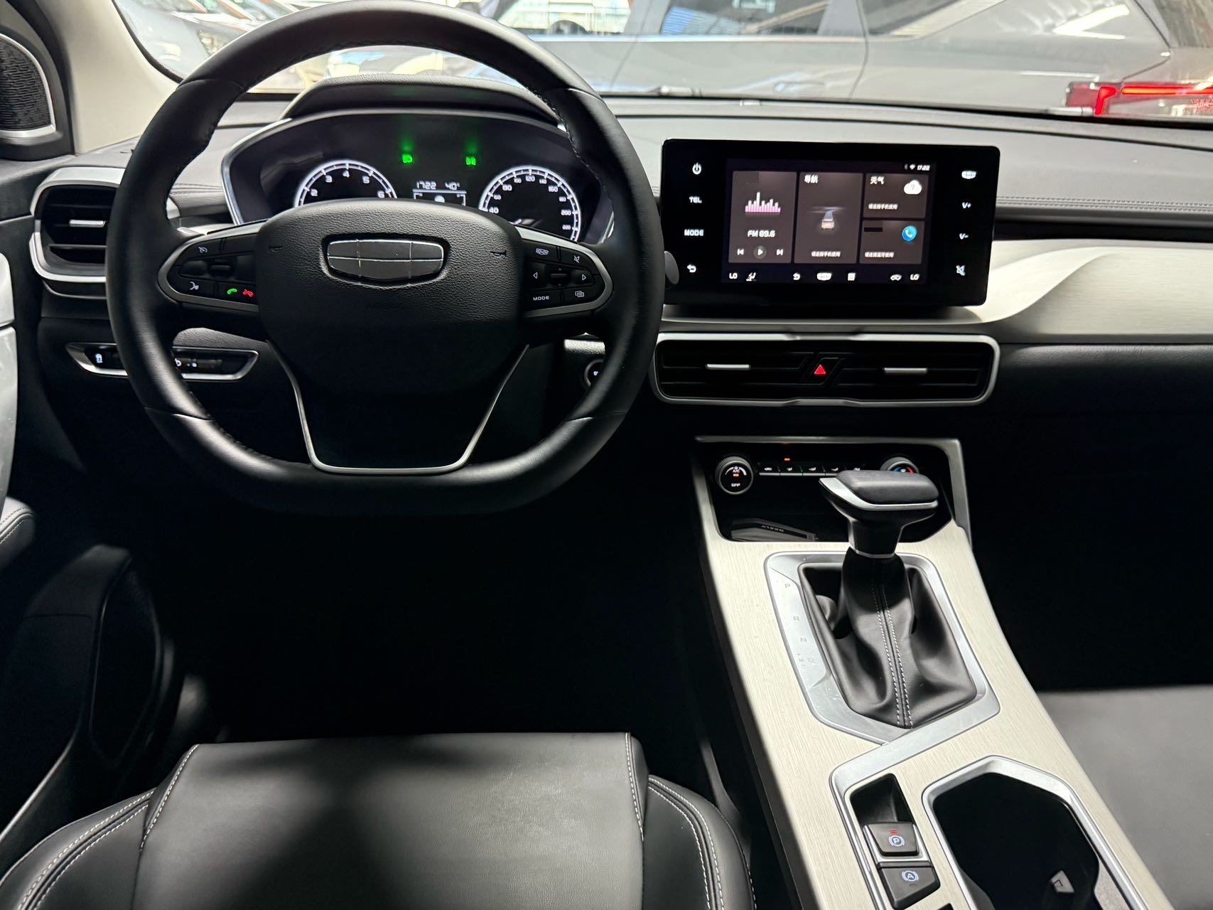 GEELY Coolray 2025 car image #9