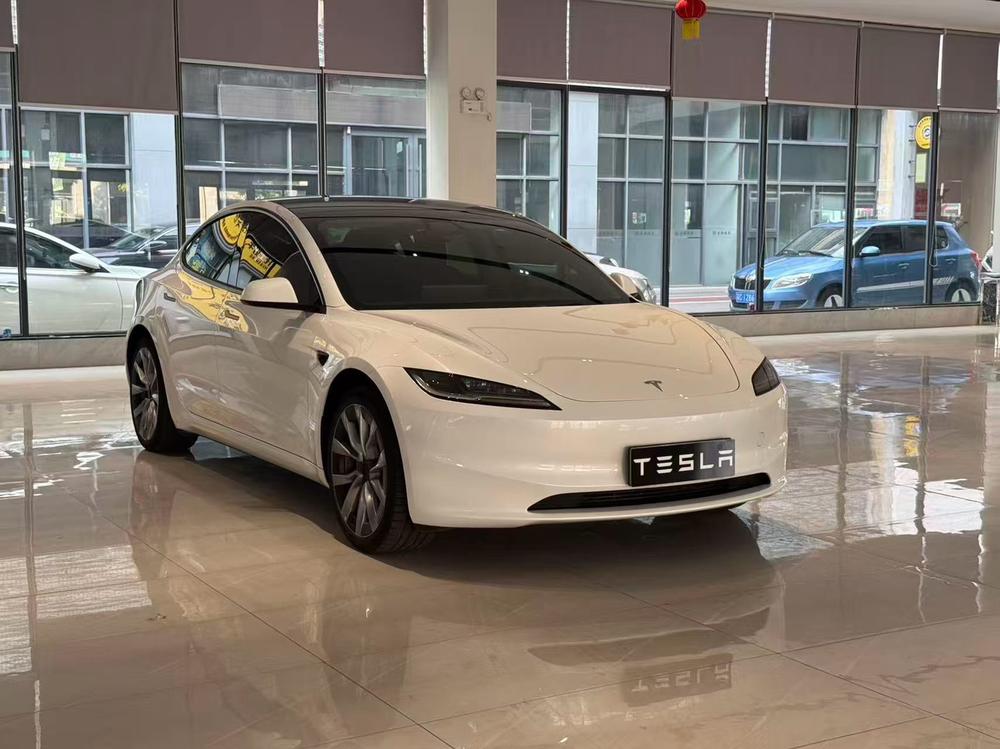 Tesla Model 3 2024 car image #3