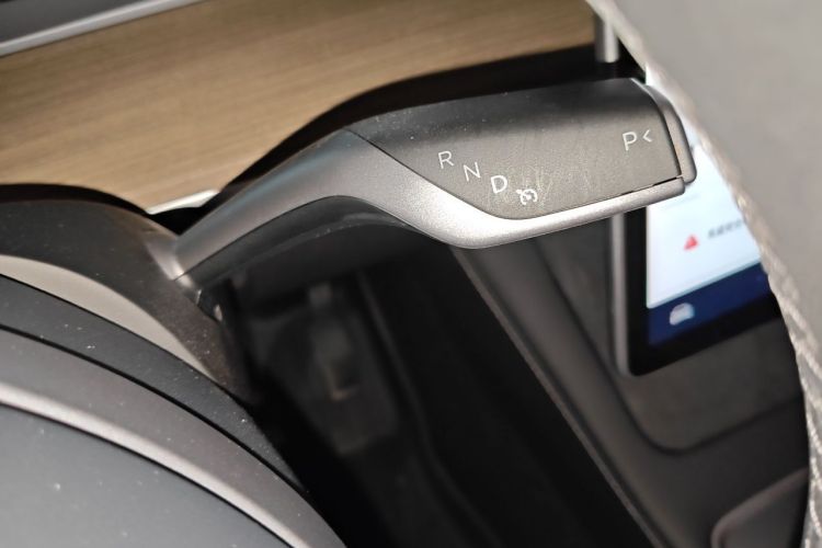 Tesla Model Y 2023 car image #14