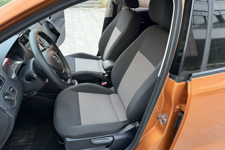 Volkswagen Polo 2016 car image #21