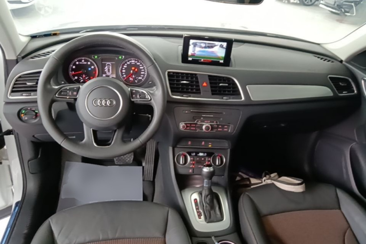 Audi Q3 2018 car image #10
