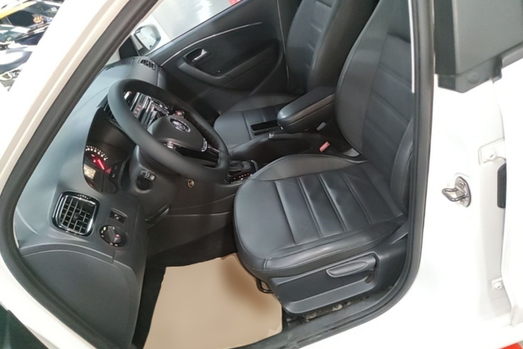 Volkswagen Polo 2016 #15 Volkswagen Polo 2016 car image #15