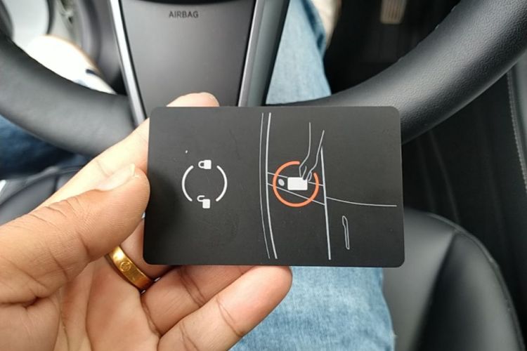 Tesla Model 3 2023 car image #9