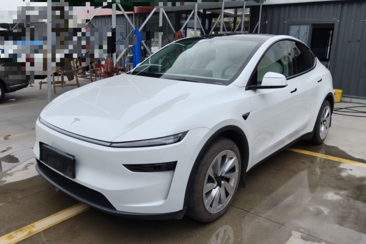 Tesla Model Y 2025 #2 Tesla Model Y 2025 car image #2