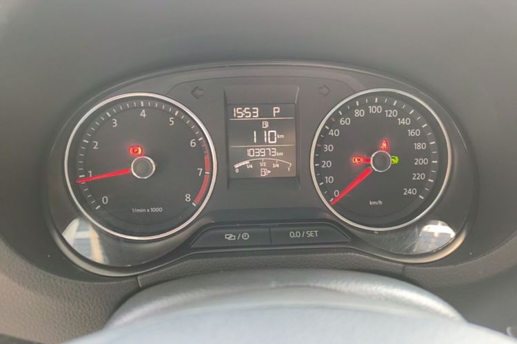 Volkswagen Polo 2015 car image #12