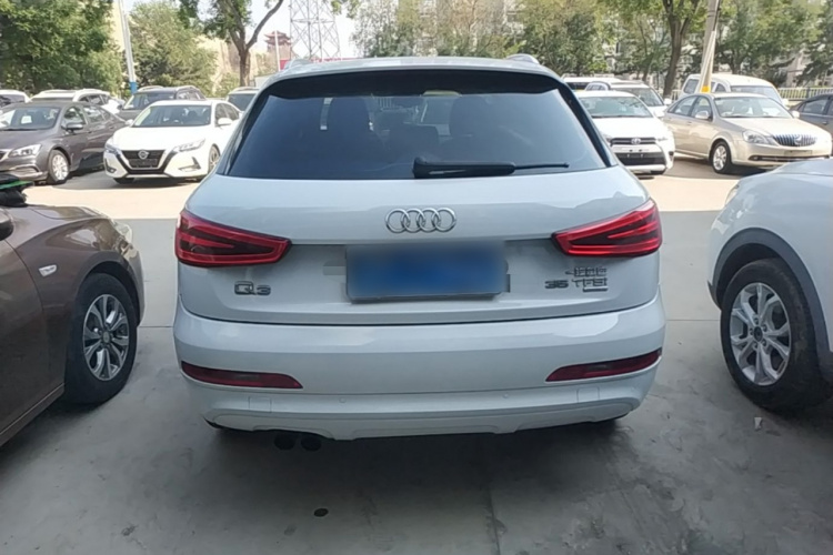 Audi Q3 2015 car image #6