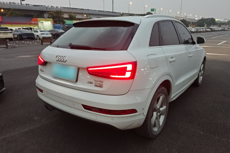 Audi Q3 2016 car image #7