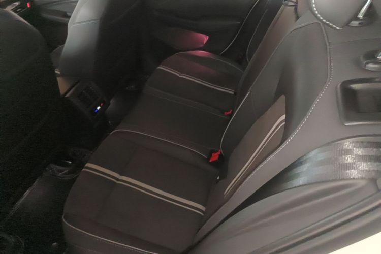 Volkswagen Golf 2024 car image #17